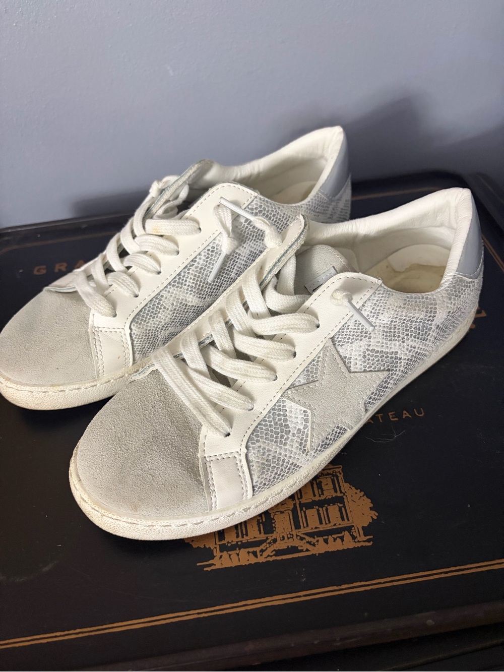 Vintage Havana White and Light Gray Snake-Print Star Sneakers Sz 7